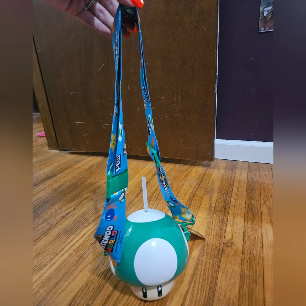 NWT Super Nintendo World Green Mushroom Sipper Cup W Lanyard